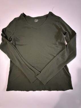 BCG Shirt L Olive Green Long Sleeve V-Neck Basic Activewear Stretch Top